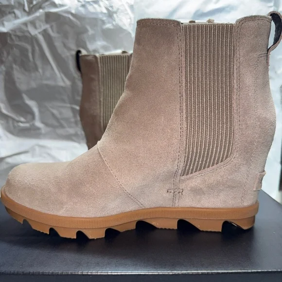 Sorel Women's Beige Winter Boots - Picture 2 of 9